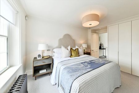 A well presented three bedroom duplex apartment in the heart of Belgravia, SW1. - Photo 4