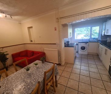 1 bedroom in a house share to rent - Photo 4