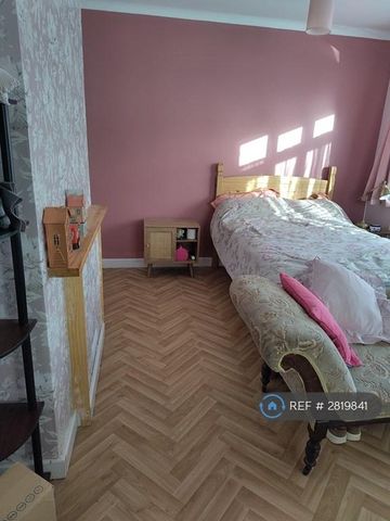 1 bedroom in a house share to rent - Photo 5