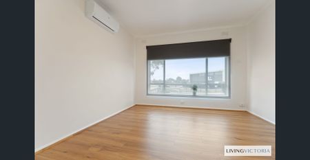 Modern Two-Bedroom Residence in Convenient Sunshine West Location - Photo 3