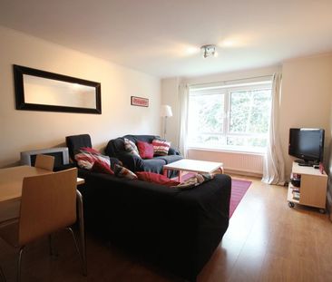 Grosvenor Park Gardens, Hyde Park - Photo 1