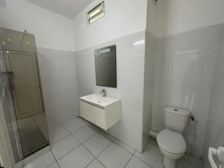 Location Appartement 5 pièces 104m² - Photo 3