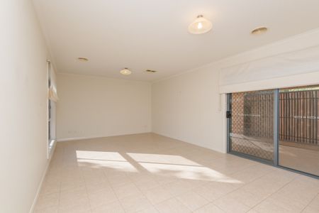 1 Curlew Place, SHEPPARTON VIC 3630 - Photo 4