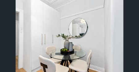 STUNNING 2 BEDROOM ART DECO APARTMENT WITH PARKING AND COURTYARD - Photo 4