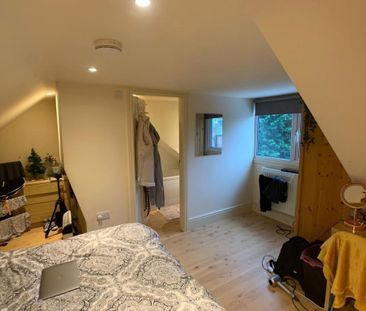 Crombie Avenue, Burton Stone Lane - P10465 - Photo 5