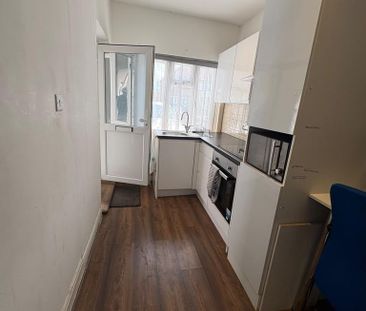 1 bedroom semi-detached house to rent - Photo 4