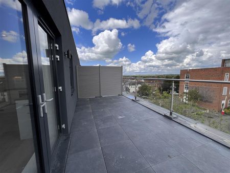 Sloane House, Aylesbury, New Street - Photo 2