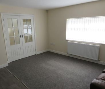 2 bedroom Flat To Let - Photo 1