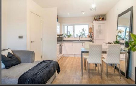 2 Bed Flat, Calla Court, HA2 - Photo 2