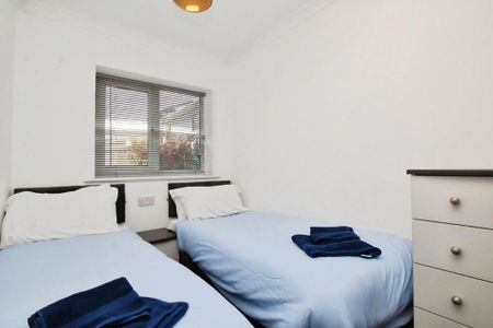 2 bedroom bungalow to rent - Photo 3