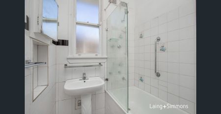 Spacious Four Bedroom Family Home - Photo 5