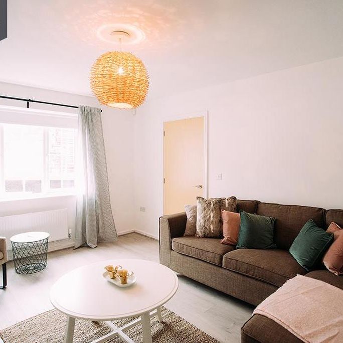 4 bedroom semi-detached house to rent - Photo 1