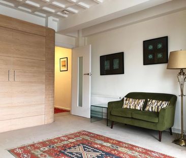 Studio Flat, Neville Court, NW8 - Photo 4