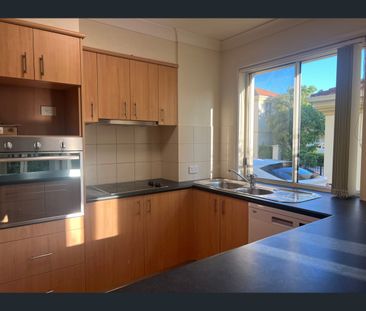 18/99 Heeb Street, Benowa, Qld 4217 - Photo 5