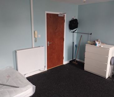 Room in a Shared Flat, Knowsley Road, L20 - Photo 4