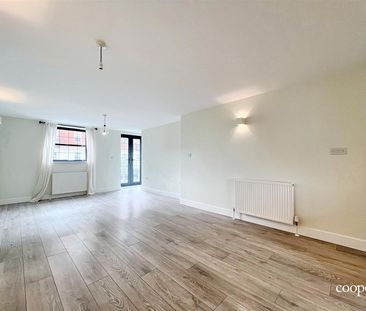 Pembroke Road, Ruislip, HA4 - Photo 2