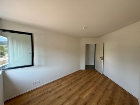 RARE ! MAGNIFIQUE 4 ½ PIECES AU REZ - Grand jardin & terrasse ! - Photo 2