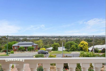 Huge Multi-Gen Family Haven - Photo 3