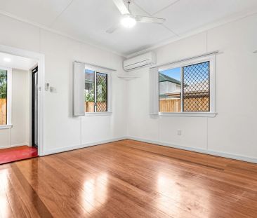 2/23 Faine Street (Rear Property) , Manly West. - Photo 4