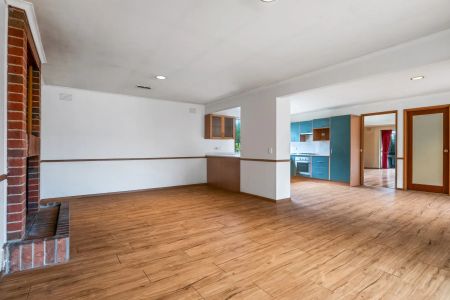 EFFORTLESS ENTERTAINING IN THE LAKES ESTATE - Photo 5