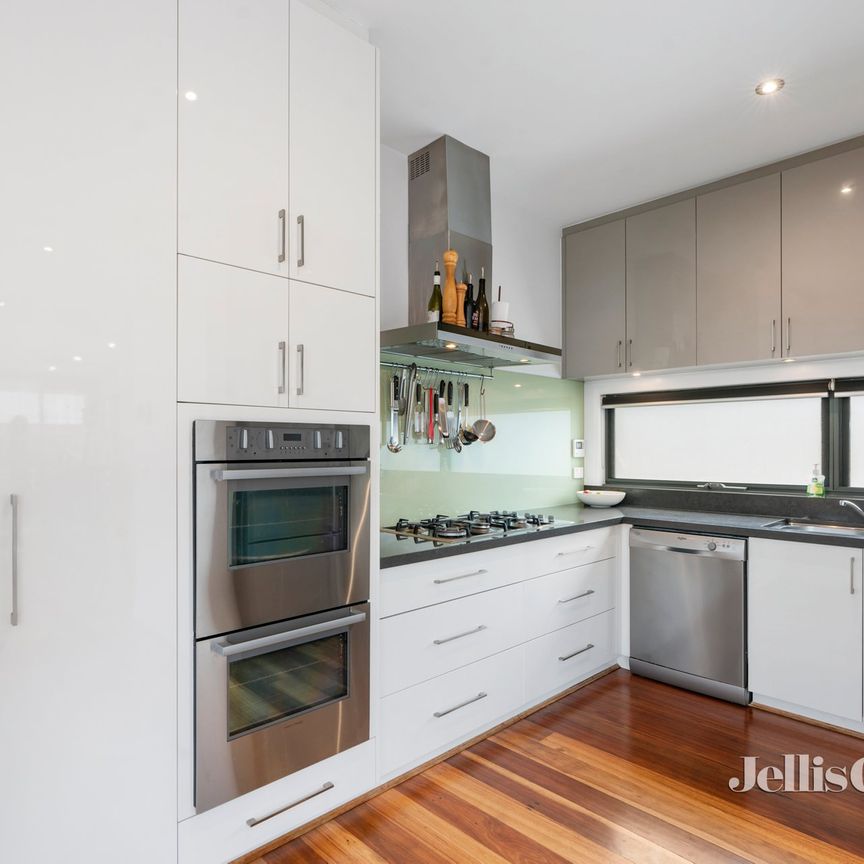 4 David Ln, Windsor - Photo 1