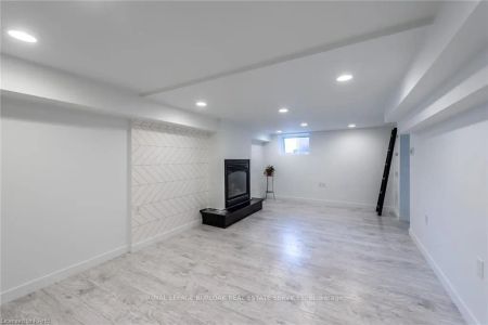 Property For Lease | X9267032 - Photo 5