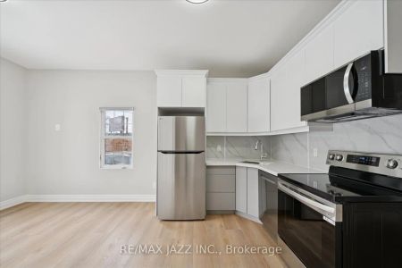 251 Simcoe Street S #102 - Photo 5