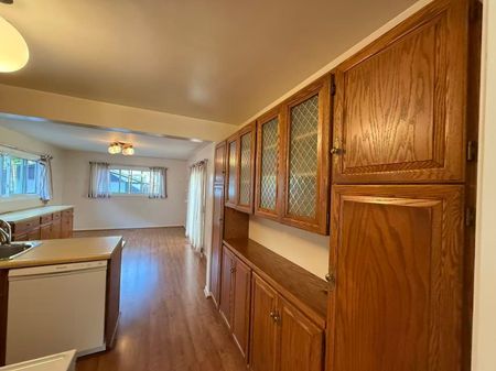 For Lease - 274 Elmwood Avenue, Toronto, Ontario - Photo 2