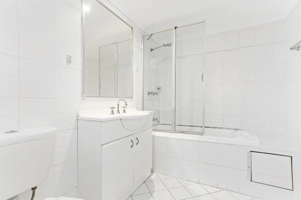 Great Two Bedroom Apartment in Highly Sought After Complex - Photo 1