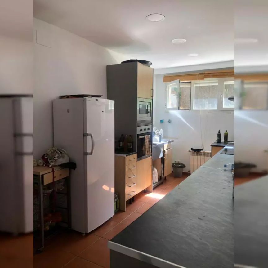 Room in a shared 15-bedroom apartment for rent in Pozuelo de Alarcón, bills included - Foto 1
