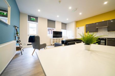 4 bedroom flat to rent - Photo 2