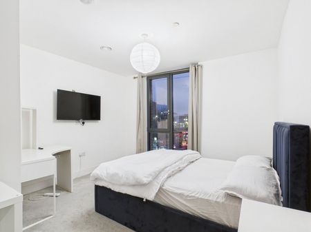 High Street, Staines-upon-Thames, Surrey,TW18 - Photo 4