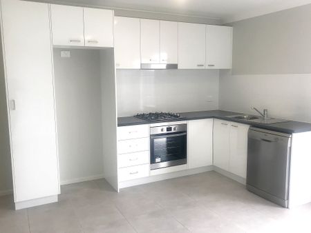 MODERN LOW MAINTENANCE UNIT - Photo 2