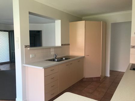 6 Rushton Court, Merrimac QLD 4226 - House For Rent | Domain - Photo 4