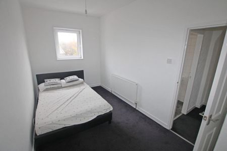 2 bedroom terraced house to rent - Photo 3