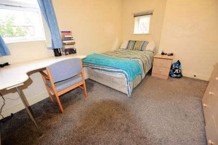 10 bedroom House in Beamsley Mnt/Ter, Leeds - Photo 3