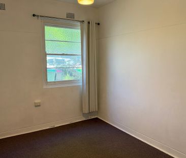 Three Bed Unit in Convenient Location - Photo 4