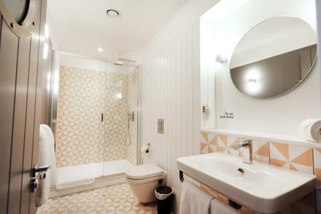 1 bedroom serviced apartment to rent - Photo 4