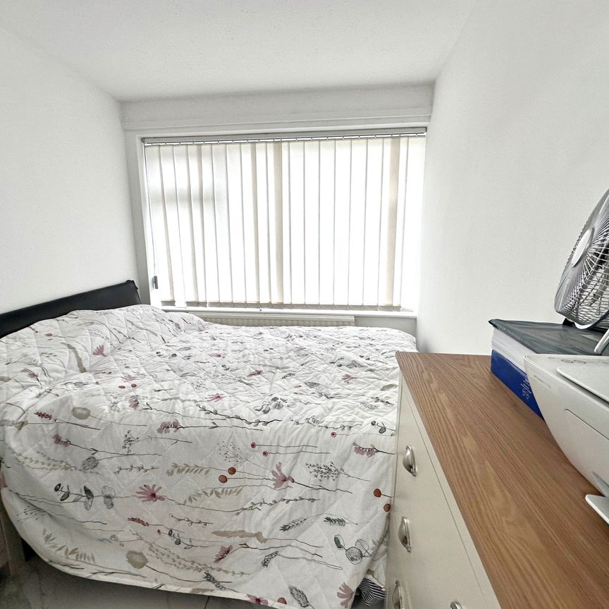 Austin Drive, Banbury - Photo 1