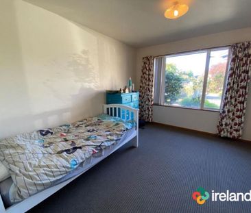 Family Living - Photo 4