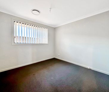 Gorgeous Four Bedroom Duplex Home Opposite The Park - Photo 2