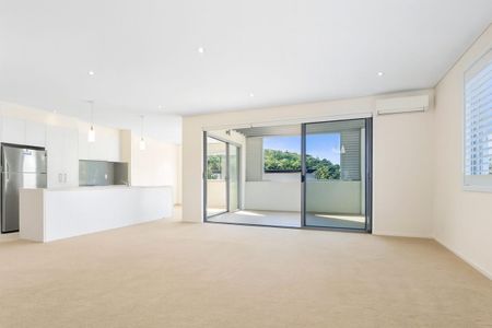 Light-Filled Coastal Living in a Peaceful Cul-De-Sac - Photo 3