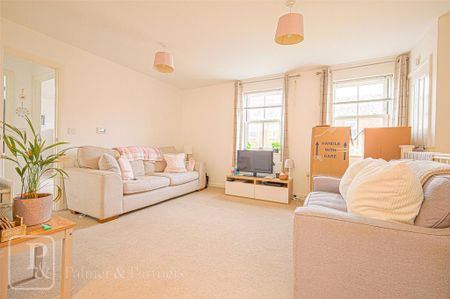 2 bedroom coach house to rent - Photo 2