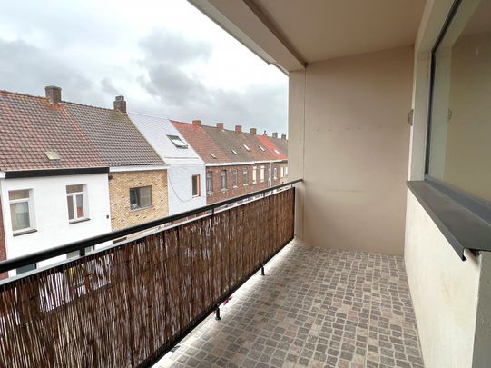 Bel-etage woning met 4 slaapkamers, garage en balkon. - Foto 1