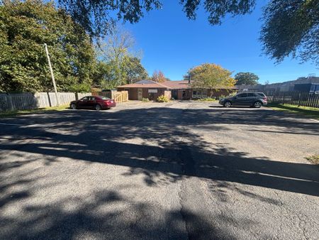 For Lease - 7715 Beaverdams Road Unit# Rooms2,5,9,10,12,14,16,17, Niagara Falls, Ontario - Photo 2