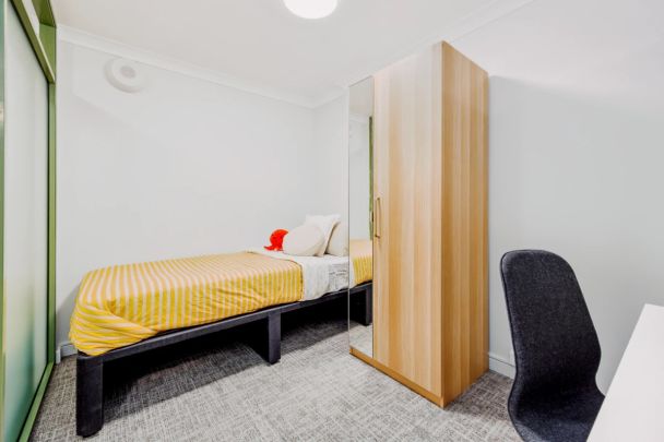 Urban Twin 03 - Photo 1