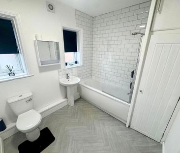 3 bedroom semi-detached house to rent - Photo 3