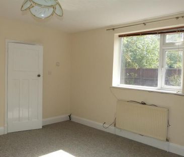 2 bedroom semi-detached house to rent - Photo 5