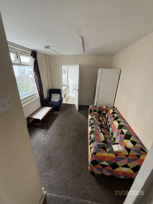 4 bedroom terraced house to rent - Photo 1