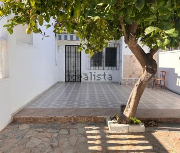 Alquiler de chalet adosado en Calle Saeta - Photo 3